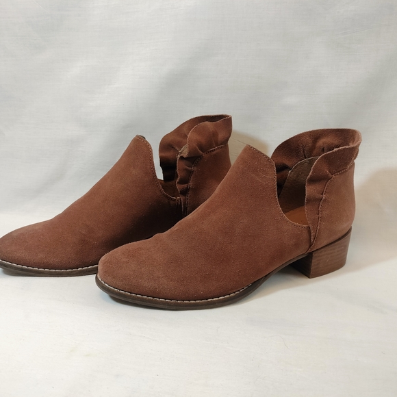 Seychelles Shoes - Seychelles (Anthropologie) Renowned Ruffle Suede‎ Ankle Booties